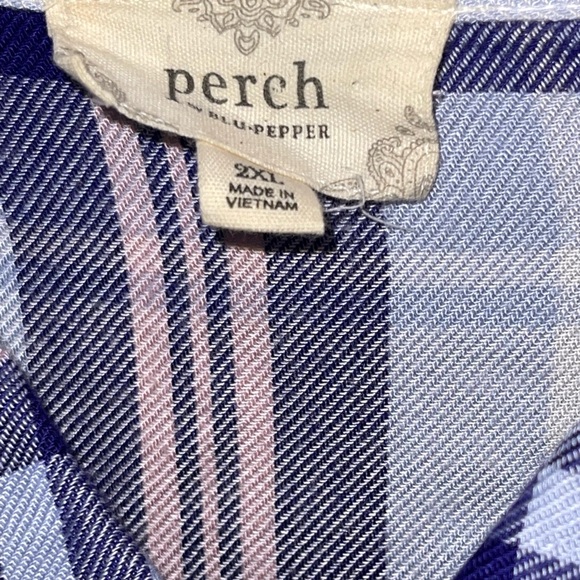 Button down top - Picture 2 of 3